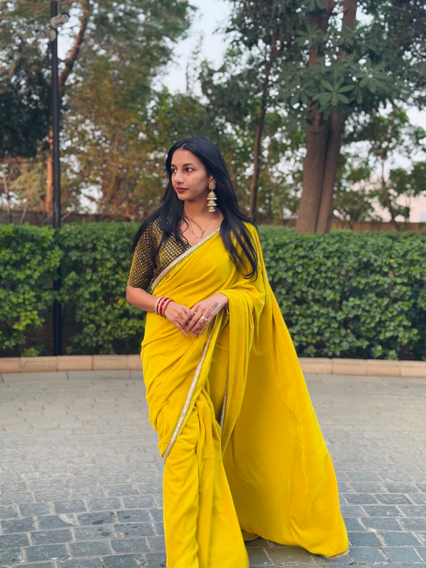 #MBA1727 Mastaani velvet 1 min saree and blouse- Olive yellow
