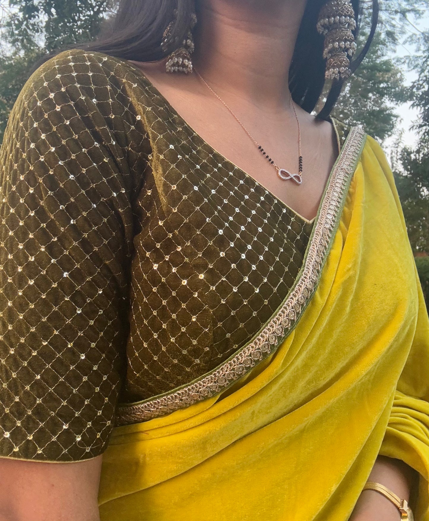 #MBA1727 Mastaani velvet 1 min saree and blouse- Olive yellow