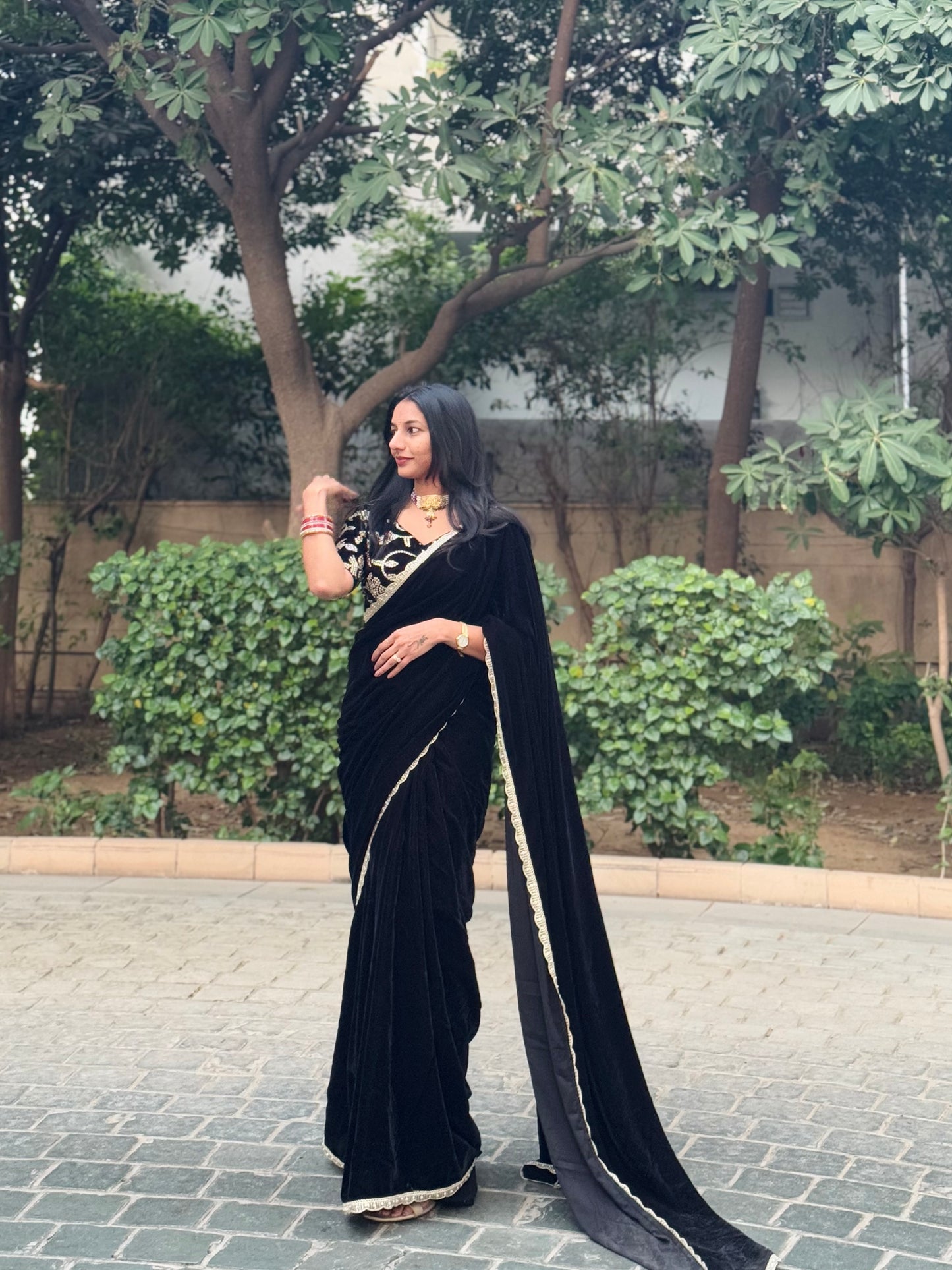 #MBA1728 Mastaani velvet 1 min saree and blouse- Black