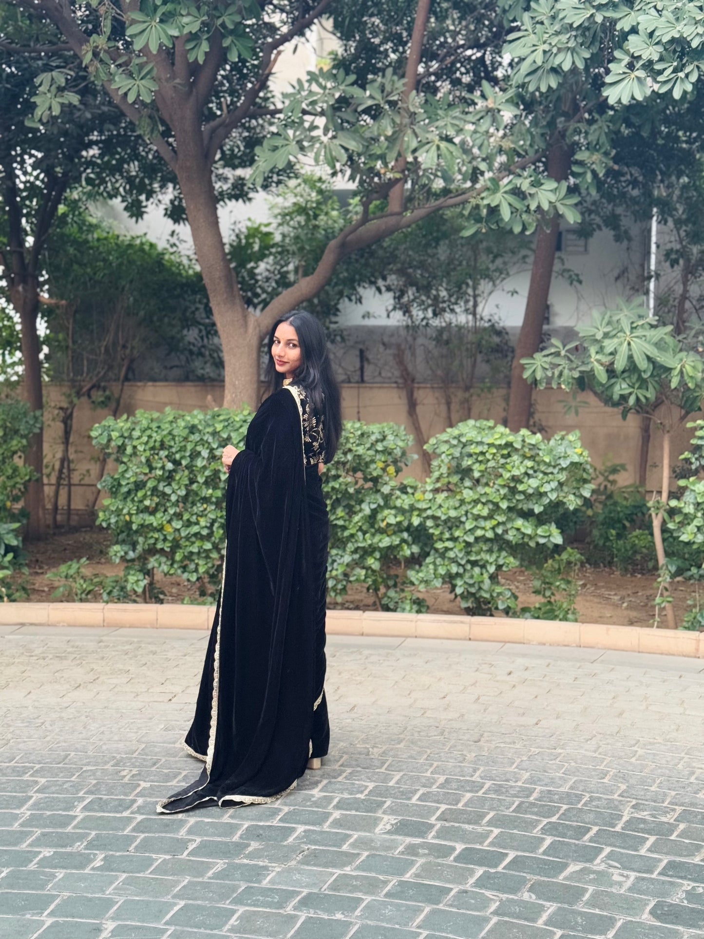 #MBA1728 Mastaani velvet 1 min saree and blouse- Black