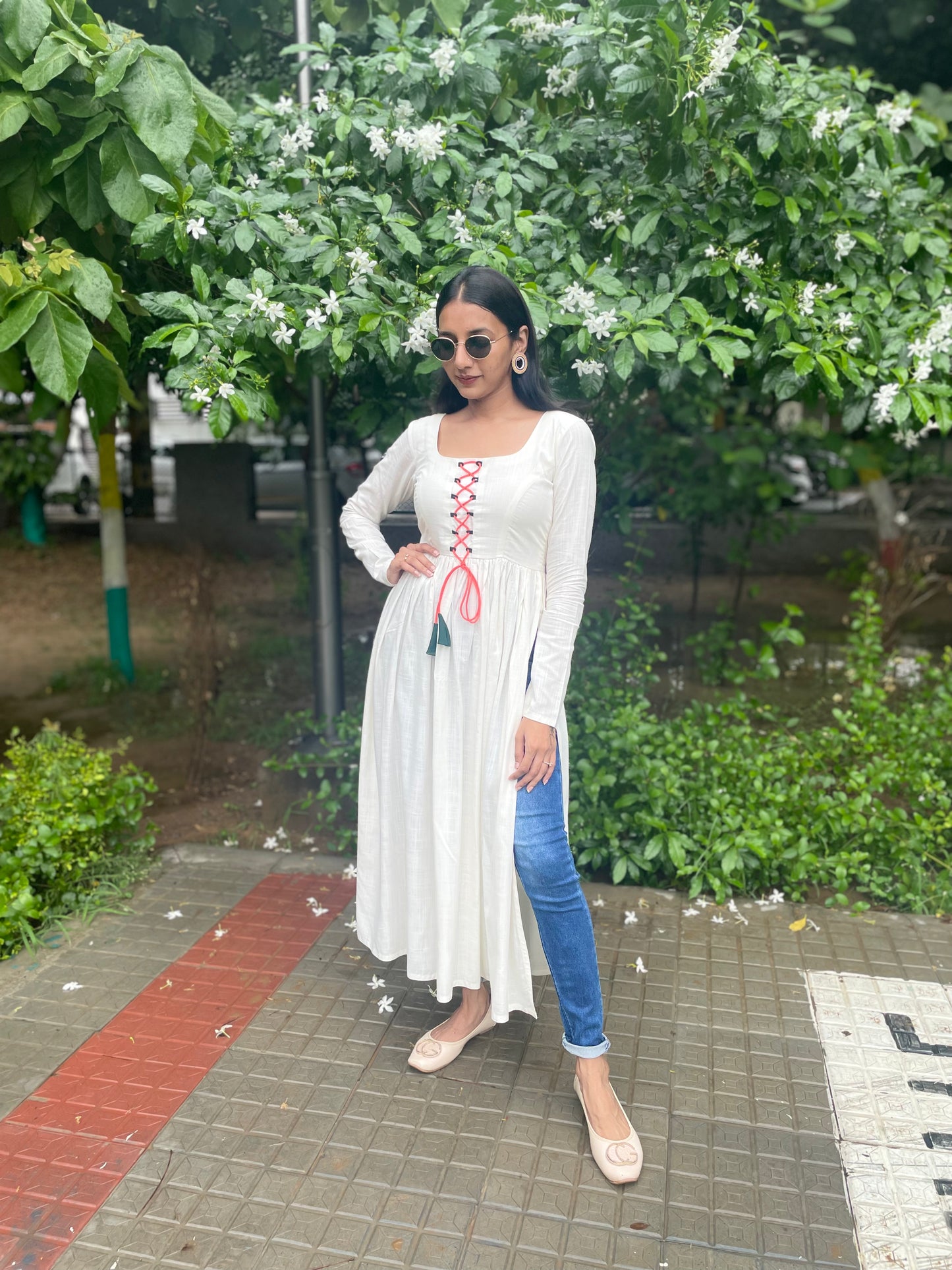 #MBA1976 White Zinnia slit top with tricolour dupatta