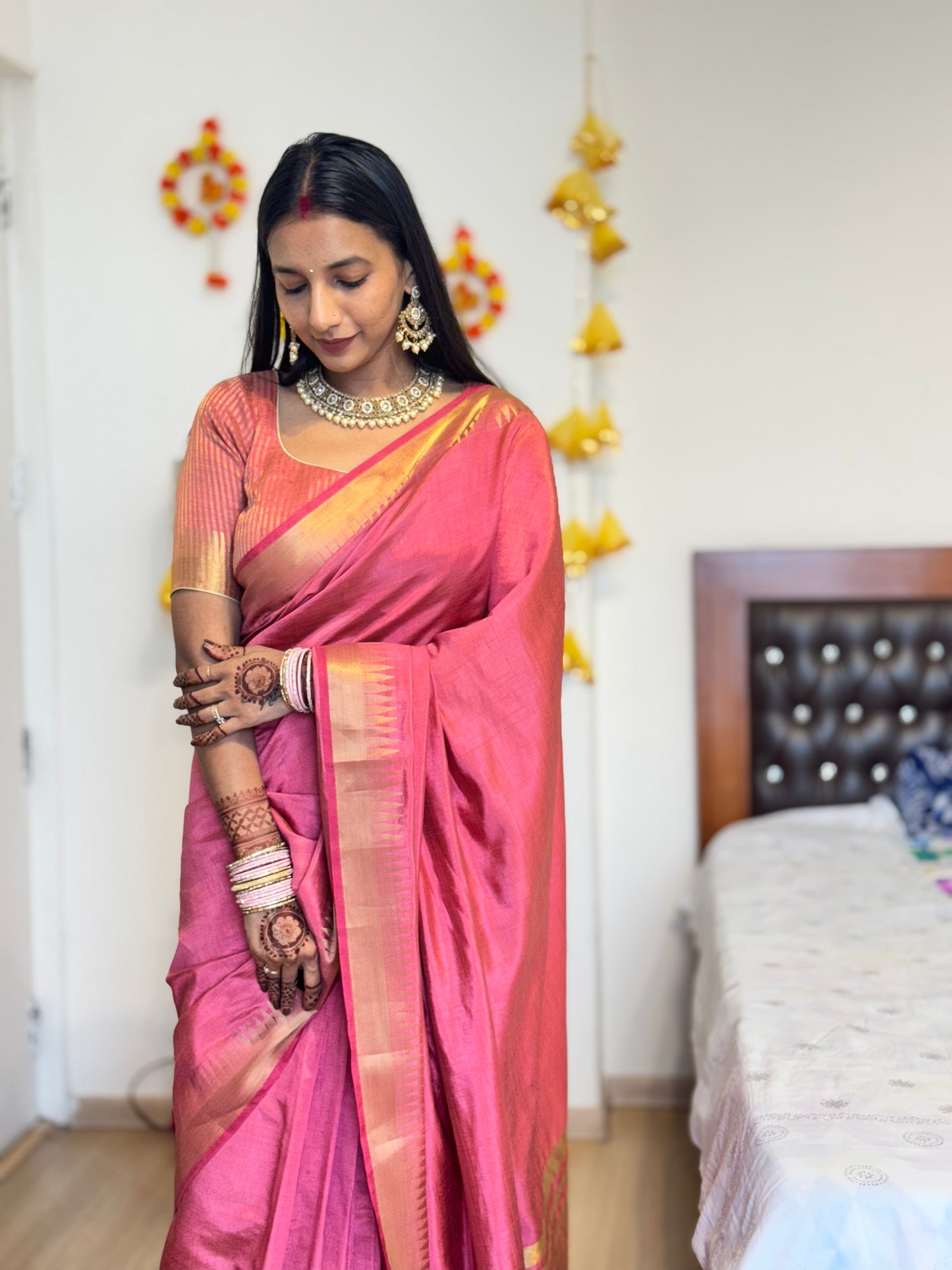 #MBA2038 Temple border 1 min silk saree and unstitched blouse - Pink