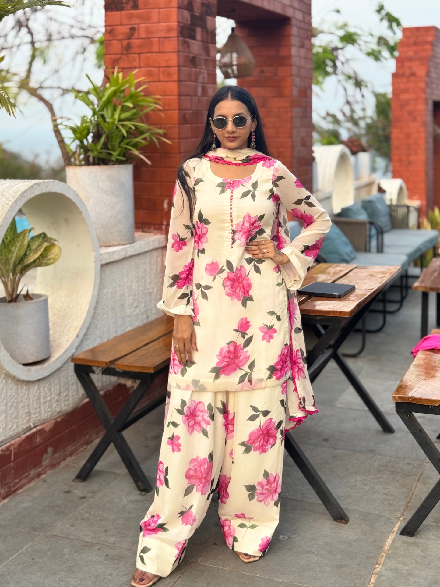 #MBA2109 Vintage rose floral farsi set