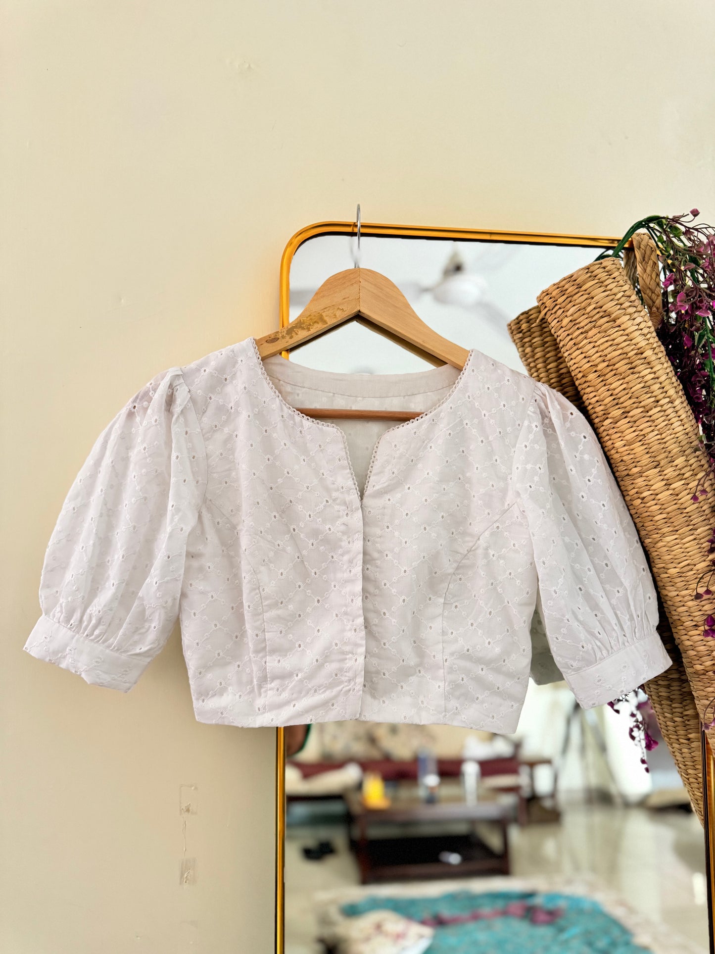#MBA2118 White hakoba puff sleeve blouse