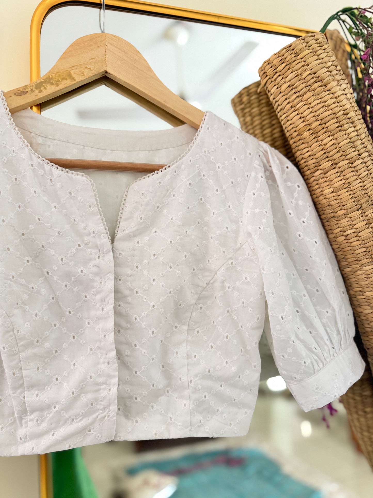 #MBA2118 White hakoba puff sleeve blouse