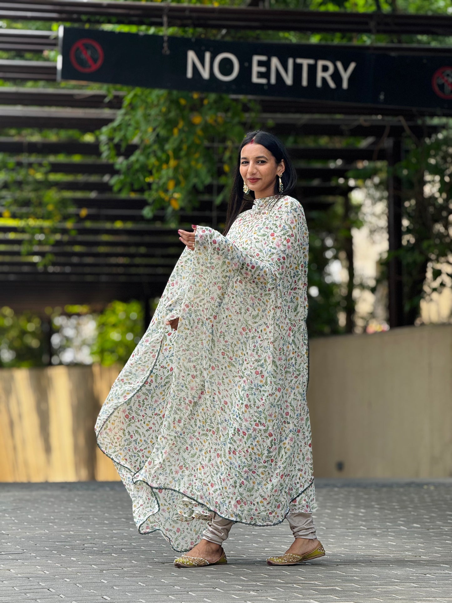 #MBA1953 Offwhite leafy floral anarkali and dupatta