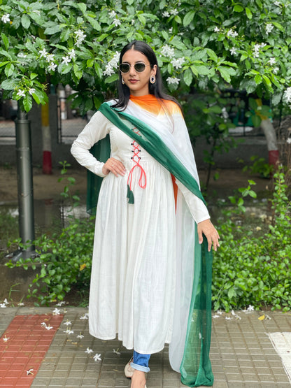 #MBA1976 White Zinnia slit top with tricolour dupatta